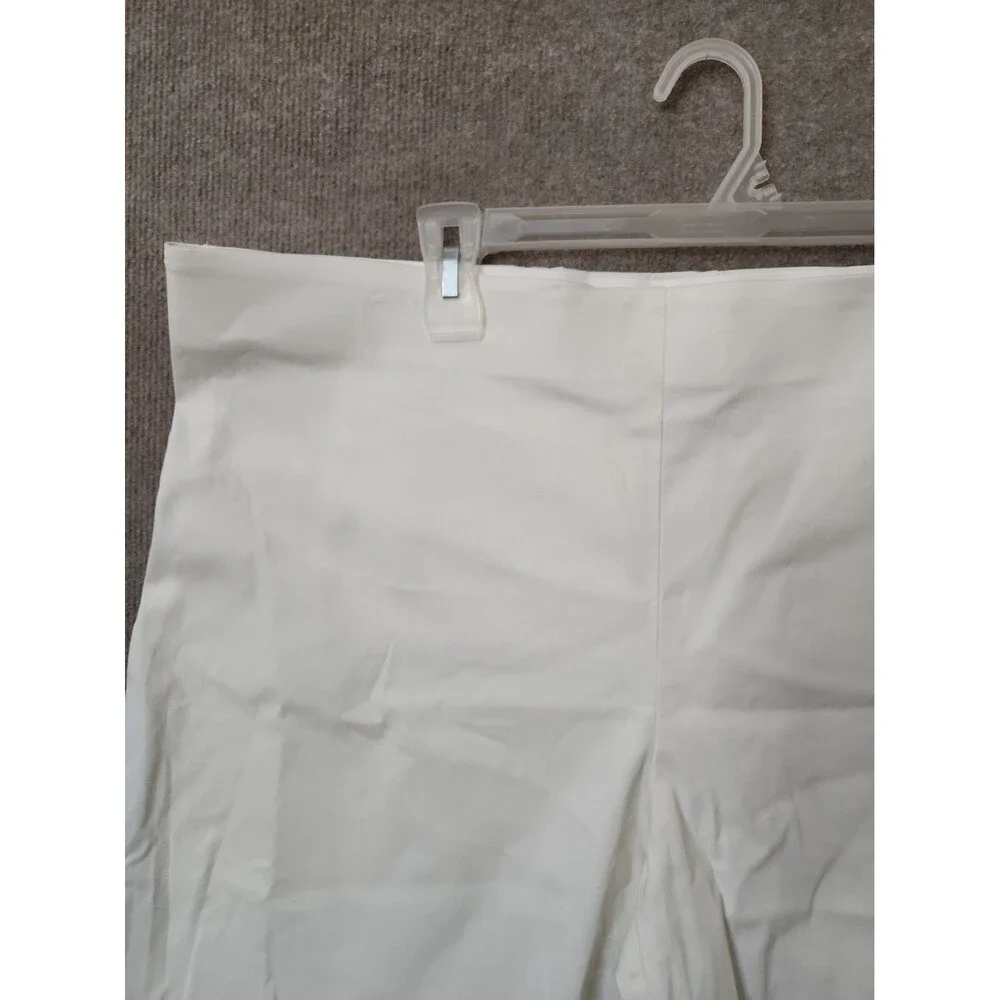 Chicos Perfect Stretch Josie Shorts Womens 4 US 20 White Pull On NWOT